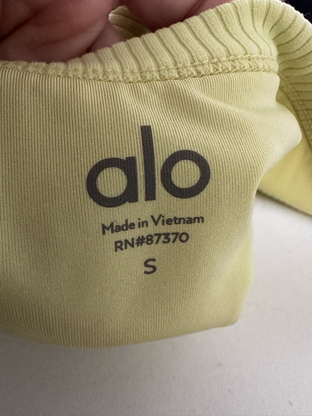 Alo Yoga wellness sportsbra citrus yellow 
 ribbed crop top  Euc small - Picture 4 of 4